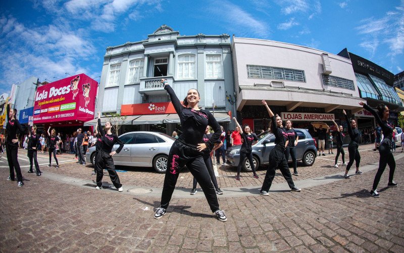 Flash Mob da Dança que o Sesc promoveu na Rua Independência, para divulgar o Aldeia Sesc que inicia dia 8 de outubro
