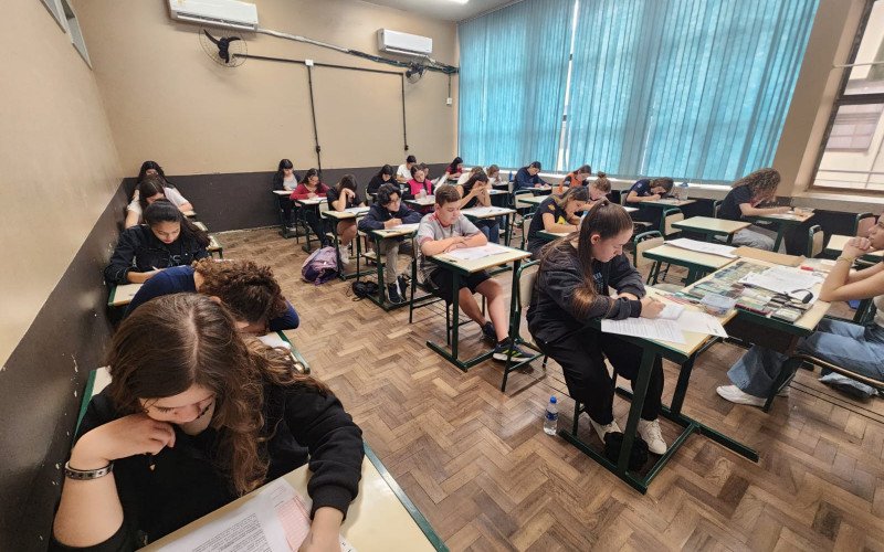 Prova de seleÃ§Ã£o para ingresso na FundaÃ§Ã£o Liberato, realizada neste domingo (5), teve 1,7 mil inscritos