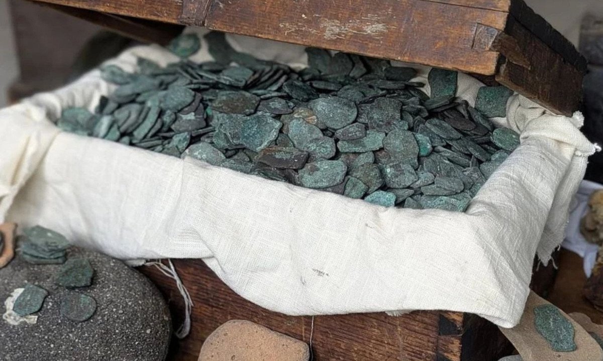 Mergulhadores encontram 1 milhão de dólares em moedas em barco naufragado
