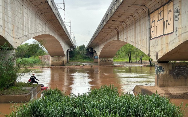 Buscas por pescador desaparecido no Rio dos Sinos