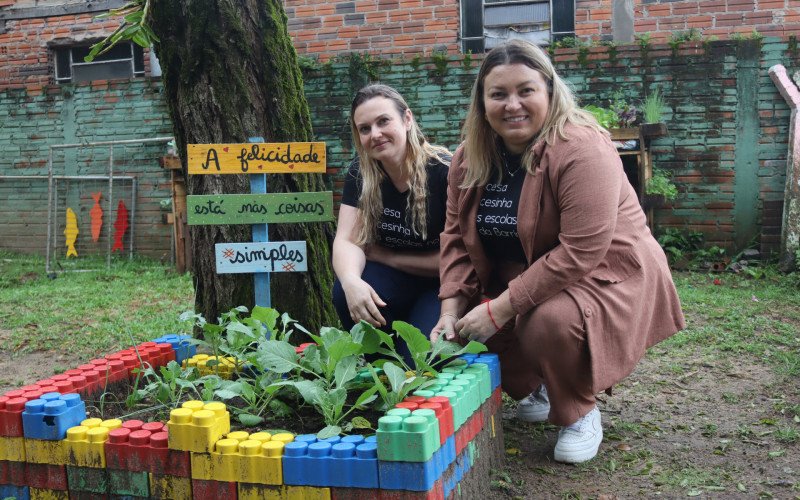 Escola Municipal de Ensino Fundamental (Emef) Princesa Isabel, de Campo Bom, é finalista na premiação Meu Pátio é o Mundo. Na foto, a professora Maidi e a diretora Carla