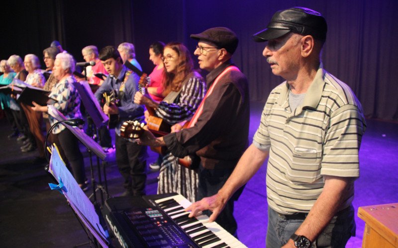 Apresentação do coro do bairro Santo Afonso no teatro municipal de Novo Hamburgo