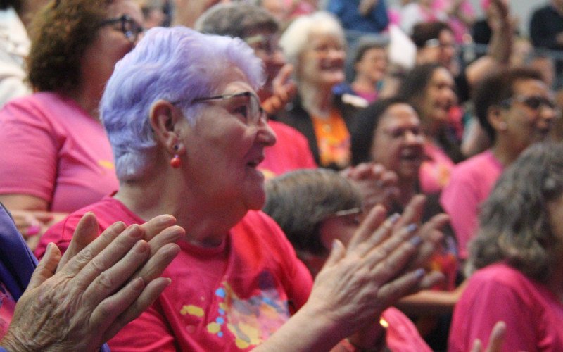 Público se emocionou com espetáculos apresentados durante a tarde de segunda-feira no teatro municipal