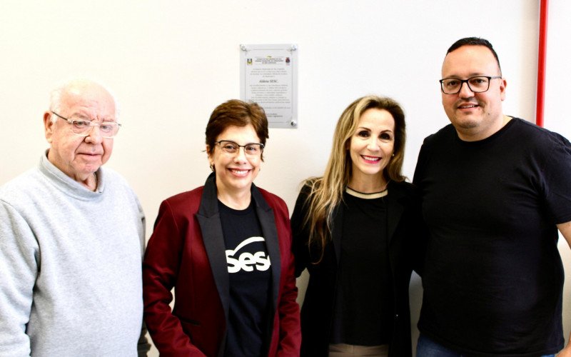 Descerramento da placa que oficializa o Aldeia Sesc no calendário de eventos de São Leopoldo contou com a presença da vereadora Iara Cardoso, da diretora do Sesc São Leopoldo, Andrea Guedes, do presidente do Sindilojas São Leopoldo, Walter Seewald, do diretor adjunto de Cultura do município, Maurício Miorim