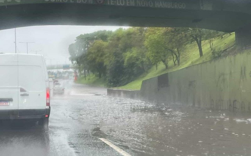 Em Novo Hamburgo, sob o viaduto Ayrton Senna
