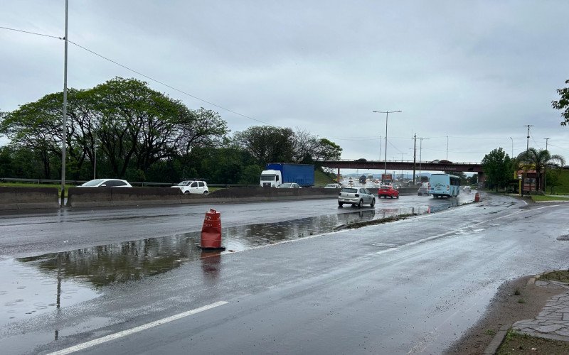 BR-116: "Piscinões" se formam em trechos do Vale do Sinos após chuva forte