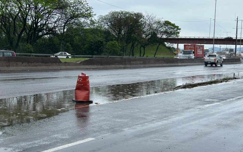 BR-116: "Piscinões" se formam em trechos do Vale do Sinos após chuva forte