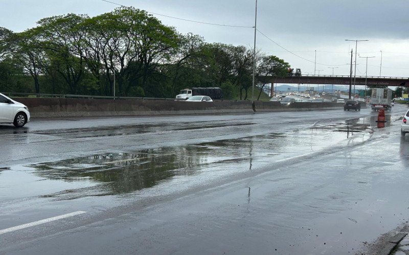 BR-116: "Piscinões" se formam em trechos do Vale do Sinos após chuva forte