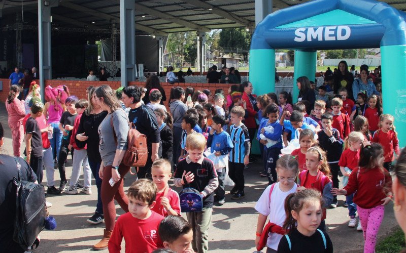 Milhares de crianças participaram do primeiro dia da 28ª Feira do Livro de Sapiranga