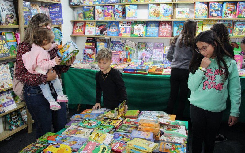 Feira do Livro de Sapiranga reúne centenas de títulos, de todos os estilos