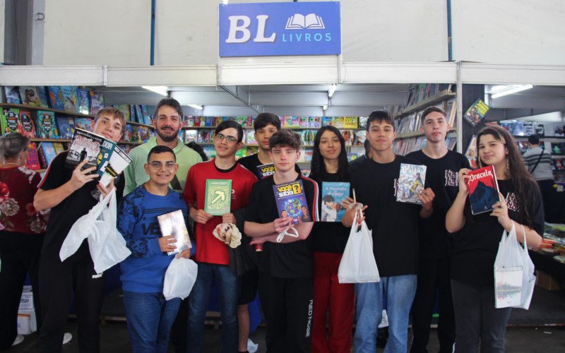 Estudantes da EMEF Pastor Rodolfo Saenger garantiram seus livros