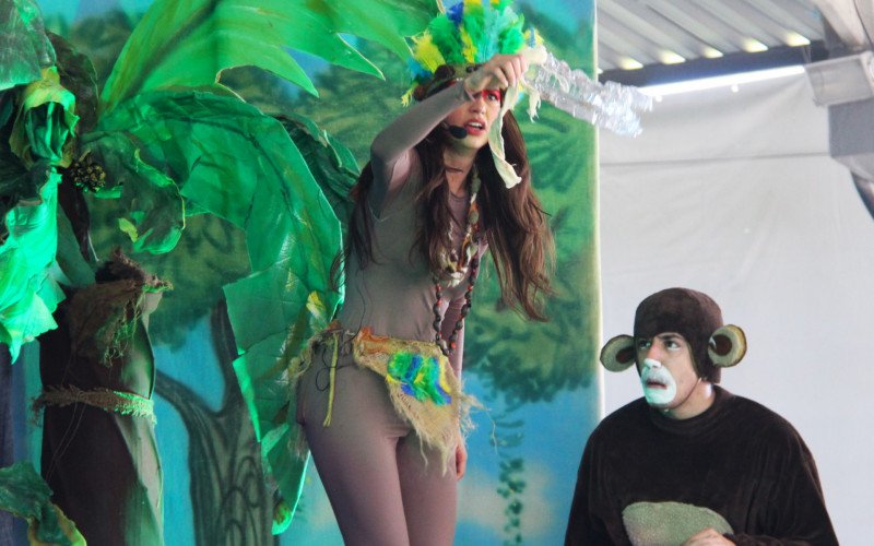 Peça teatral Filhos da Terra alerta sobre a poluição do meio ambiente