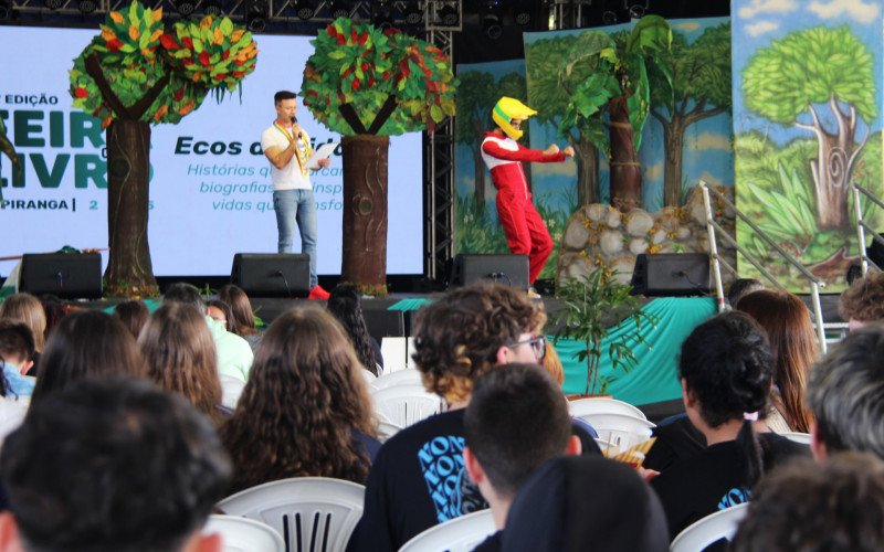 Feira do Livro também tem sessão de biografias de personalidades brasileiras