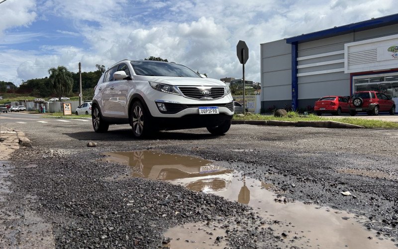Comerciantes e motoristas reclamam das condições do asfalto na Estrada Presidente Lucena, em Novo Hamburgo