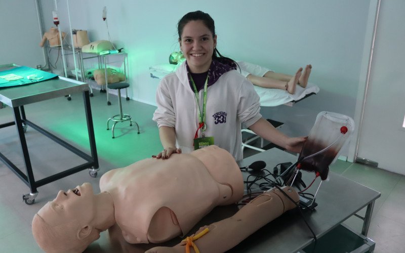 Mundo Feevale conta com trilhas em diversas áreas, como a Saúde, escolhida pela aluna Nicolly de Oliveira