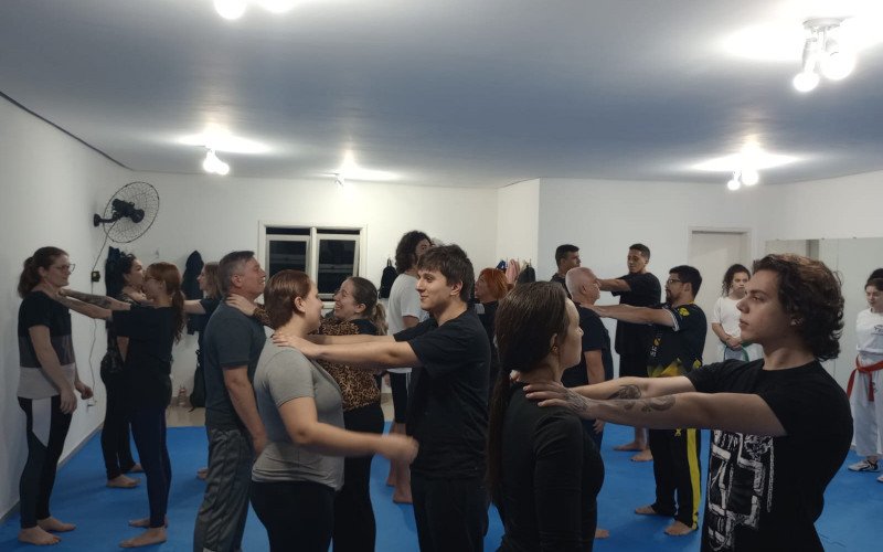 Algumas técnicas de Krav Maga foram apresentadas aos participantes