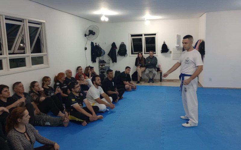 Instrutor apresentou breve história do Krav Maga