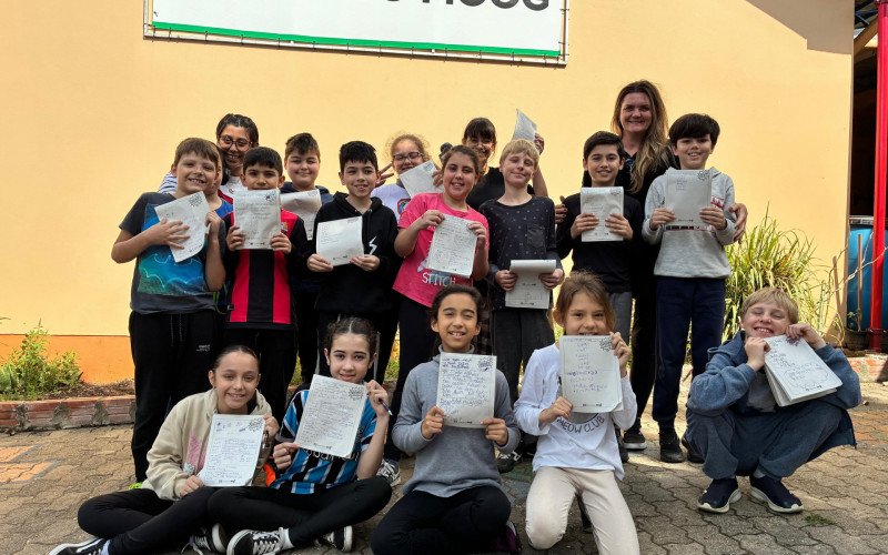 Turma de 4º ano da Emeb Marcos Moog participa de oficina do projeto Repórter Mirim | abc+