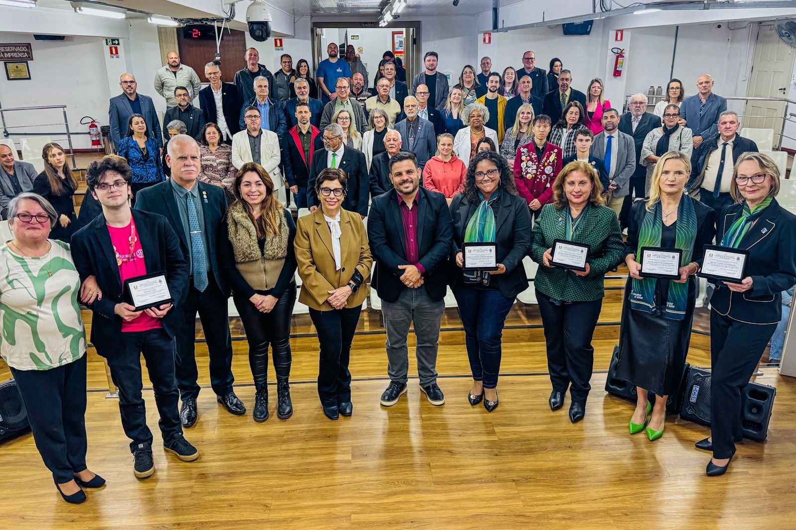 Clubes de Rotary do município são homenageados em sessão solene da Câmara de Vereadores