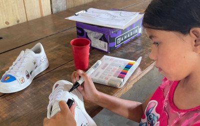 LOUCURA POR SAPATOS: Projetos sociais e beneficentes também têm espaço na feira