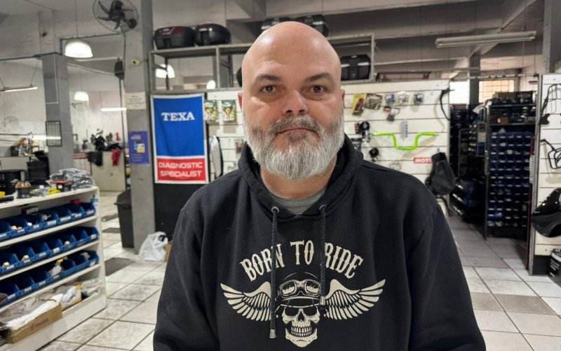 Proprietário de uma moto peças da Rua José do Patrocínio, Luiz Carlos Costenaro