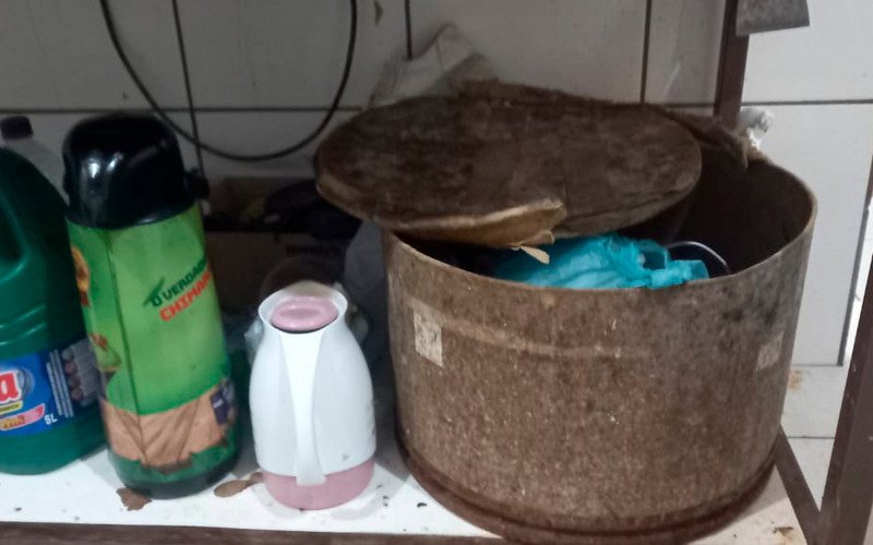 Vigilância em Saúde interdita supermercado que vendia carne clandestina em Lomba Grande