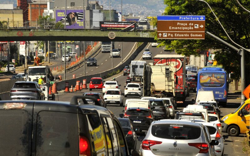 Obras no viaduto da Metrovel causam congestionamento na Avenida Getúlio Vargas | abc+