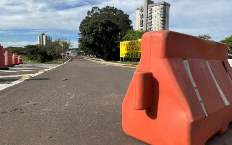 Mova alça de acesso junto a BR-116, para quem vem sentido Capital-interior