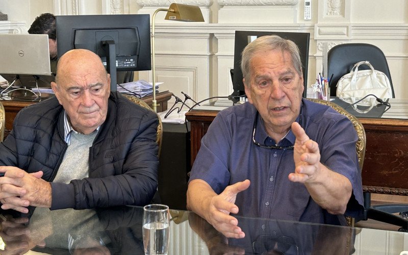Comandante Nelson Riet, coordenador do Comitê Pró-Aeroporto Internacional 20 de Setembro, ao lado do jornalista e empresário Mário Gusmão, fundador do Grupo Sinos | abc+
