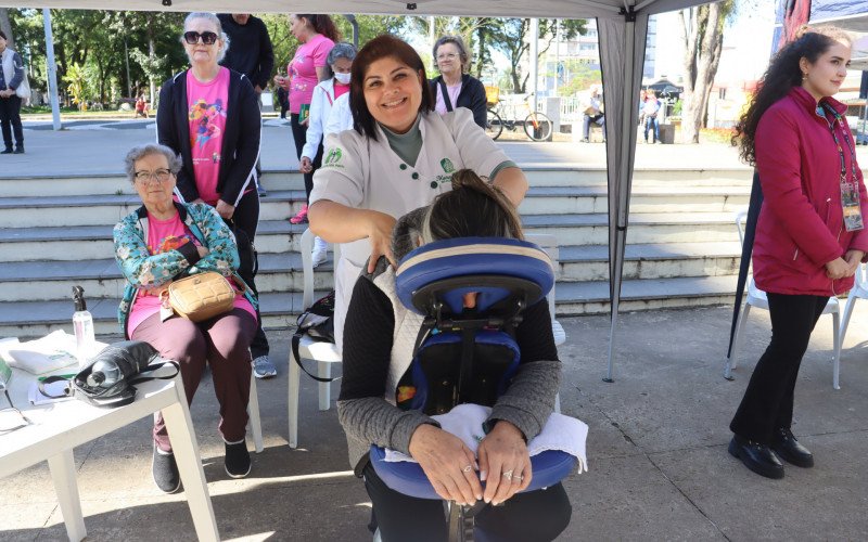 Abertura do Mês da Pessoa Idosa contou com massoterapia