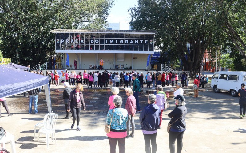 Abertura do Mês da Pessoa Idosa com PMI e grupo Maturidade Ativa, na Praça do Imigrante