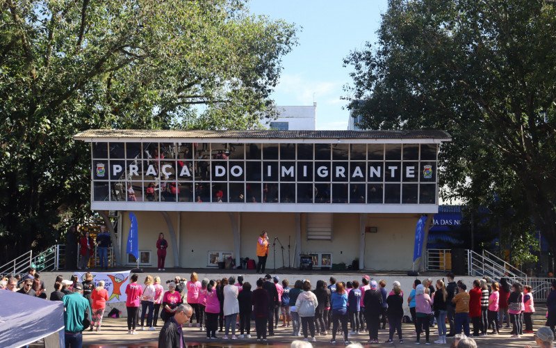 Abertura do Mês da Pessoa Idosa com PMI e grupo Maturidade Ativa, na Praça do Imigrante