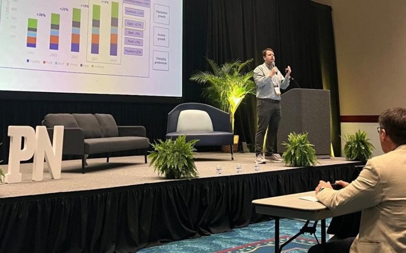 Anderson Herbert durante palestra em Miami | abc+