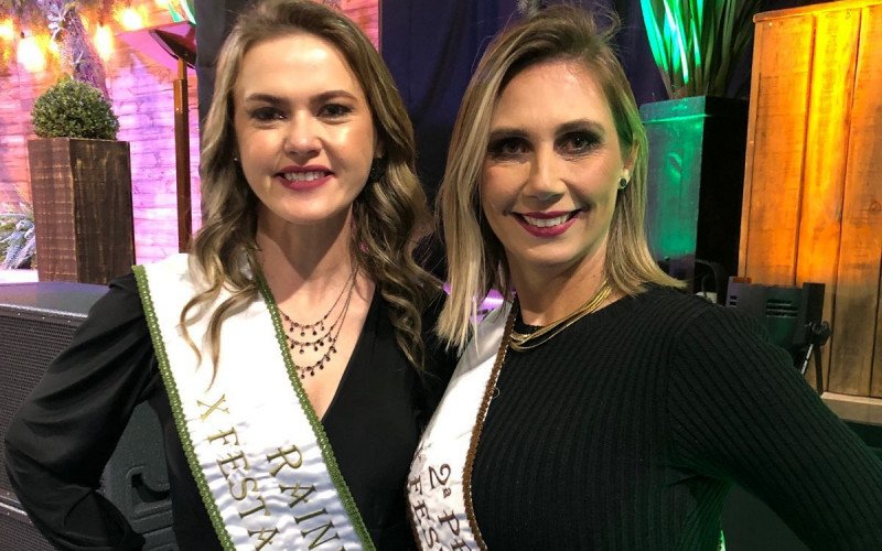 Silvana Heinz (à esquerda) era amiga próxima de Bárbara Gisele Koch, professora de Moda da Feevale que morreu em acidente envolvendo quatro veículos na BR-16 | abc+
