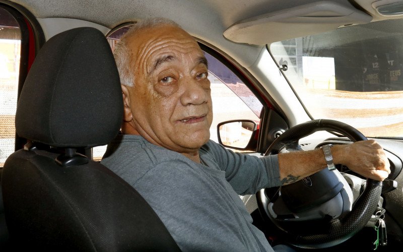 O motorista Carlos Newton Madeira levou a redação do Diário de Canoas nas três obras da BR-116 | abc+