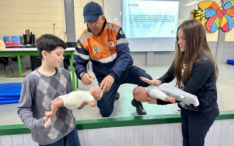 Alunos da escola Caic vão se tornar agentes mirins da Defesa Civil de Gramado