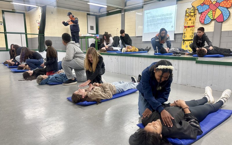 Alunos da escola Caic vão se tornar agentes mirins da Defesa Civil de Gramado