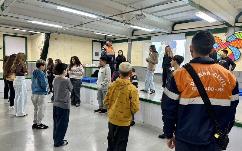 Alunos da escola Caic vão se tornar agentes mirins da Defesa Civil de Gramado