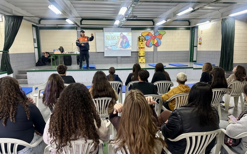 Alunos da escola Caic vão se tornar agentes mirins da Defesa Civil de Gramado