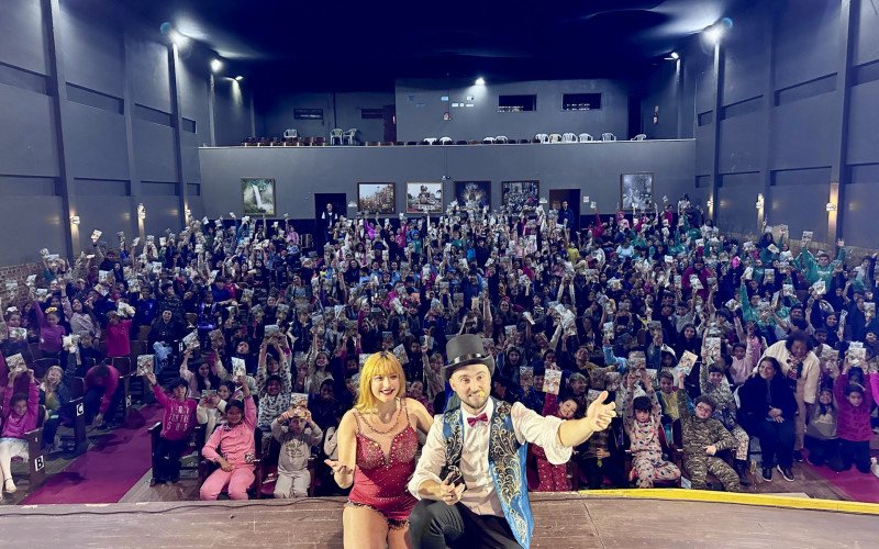 Crianças prestigiam show de mágica em Canela