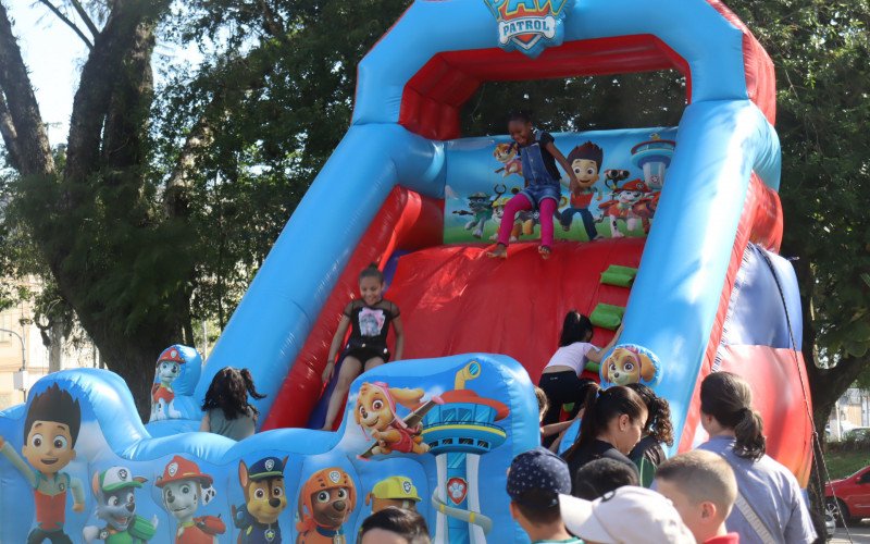 Brinquedos Infláveis estavam disponíveis para as crianças na 18 ª Aldeia Sesc Capilé