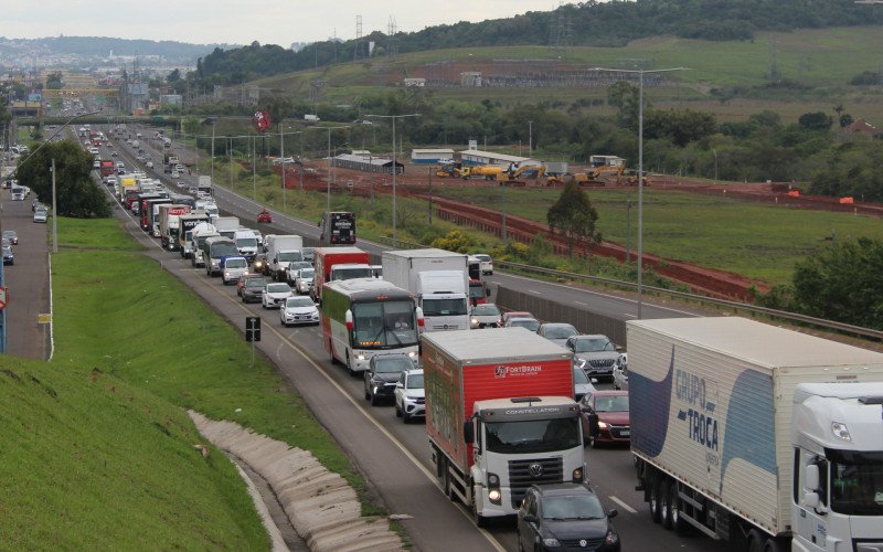 Automóveis predominam entre os meios de transportes mais usados pelos trabalhadores | abc+