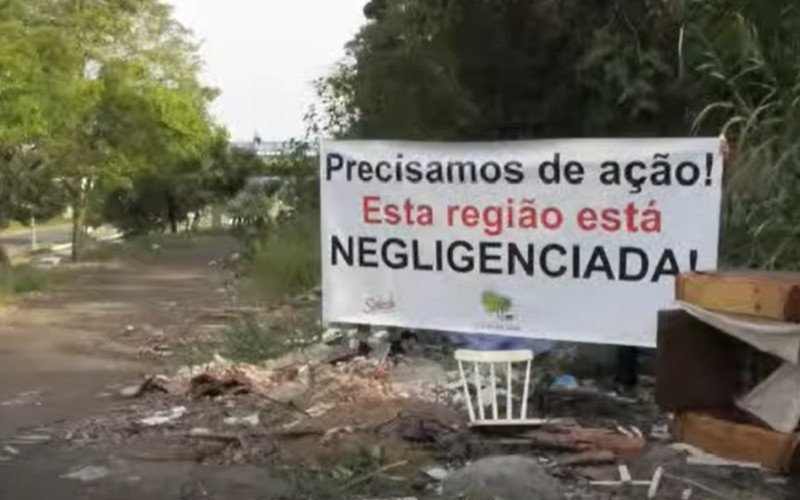 Moradores estenderam faixas cobrando melhorias e fizeram mutirões de limpeza no entorno do viaduto Ayrton Senna | abc+