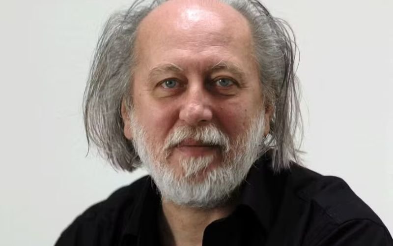 Autor de obra considerada visionária e monstruosa ganha Prêmio Nobel de Literatura 2025