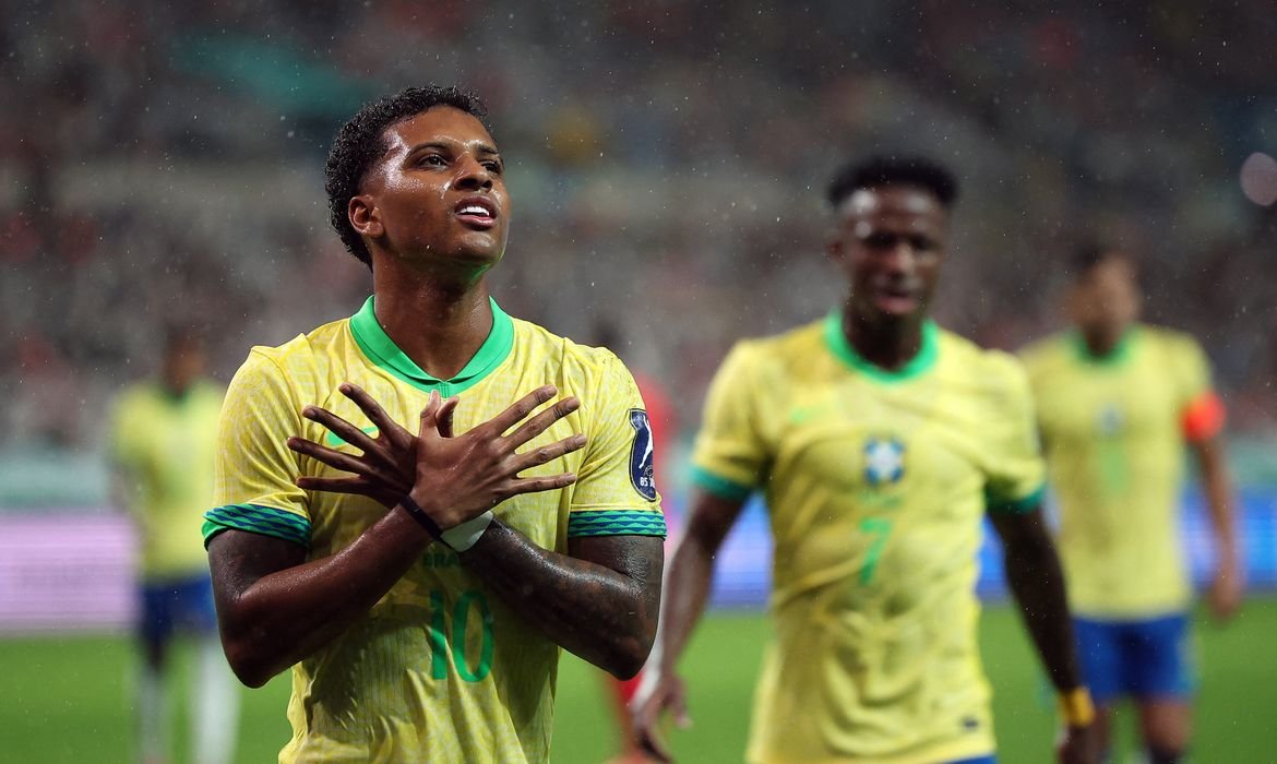 Rodrygo celebra retomada e Estevão exalta evolução da seleção após goleada: "Final de Copa"