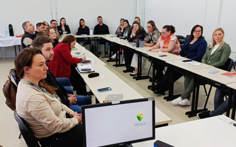 Reunião entre administrações municipais da Amvag e entidades hospitalares ocorreu na Universidade Feevale | abc+