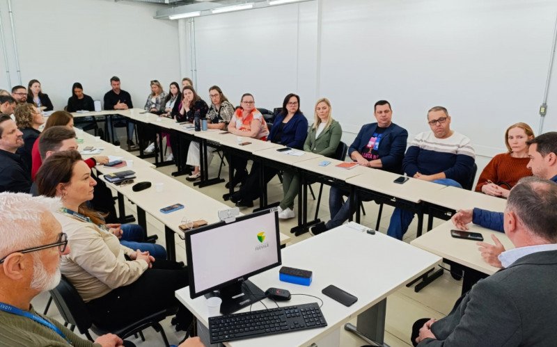 Reunião entre administrações municipais da Amvag e entidades hospitalares ocorreu na Universidade Feevale | abc+