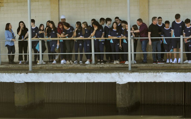Estudantes da Escola Leonel Brizola visitaram instalações da Casa de Bombas 6 na manhã desta sexta-feira (10) | abc+
