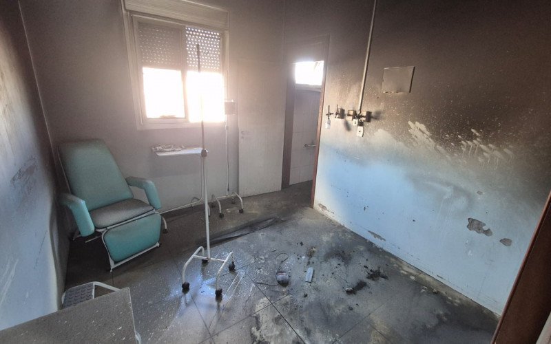 Princípio de incêndio atingiu sala de isolamento da UPA Zona Norte