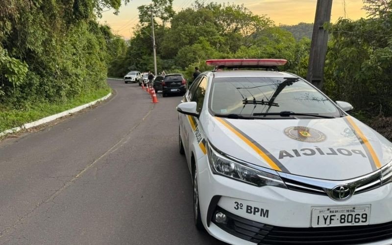 Motociclista morre em acidente envolvendo moto e três carros em Novo Hamburgo
